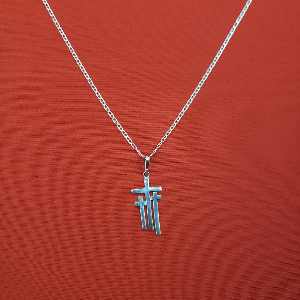 925‎ sterling silver cross pendant and 925 sterling silver chain